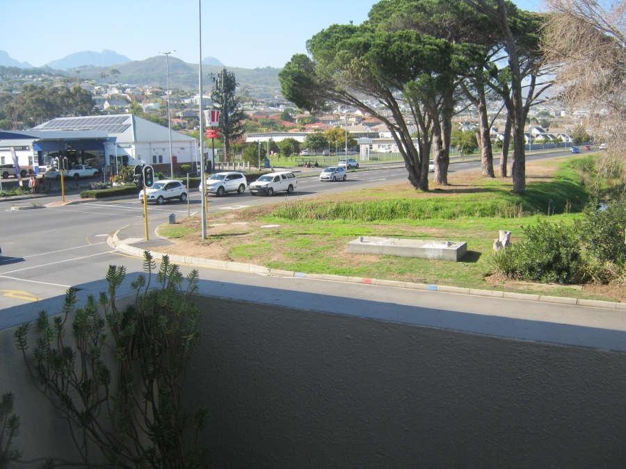 To Let 3 Bedroom Property for Rent in Longdown Western Cape